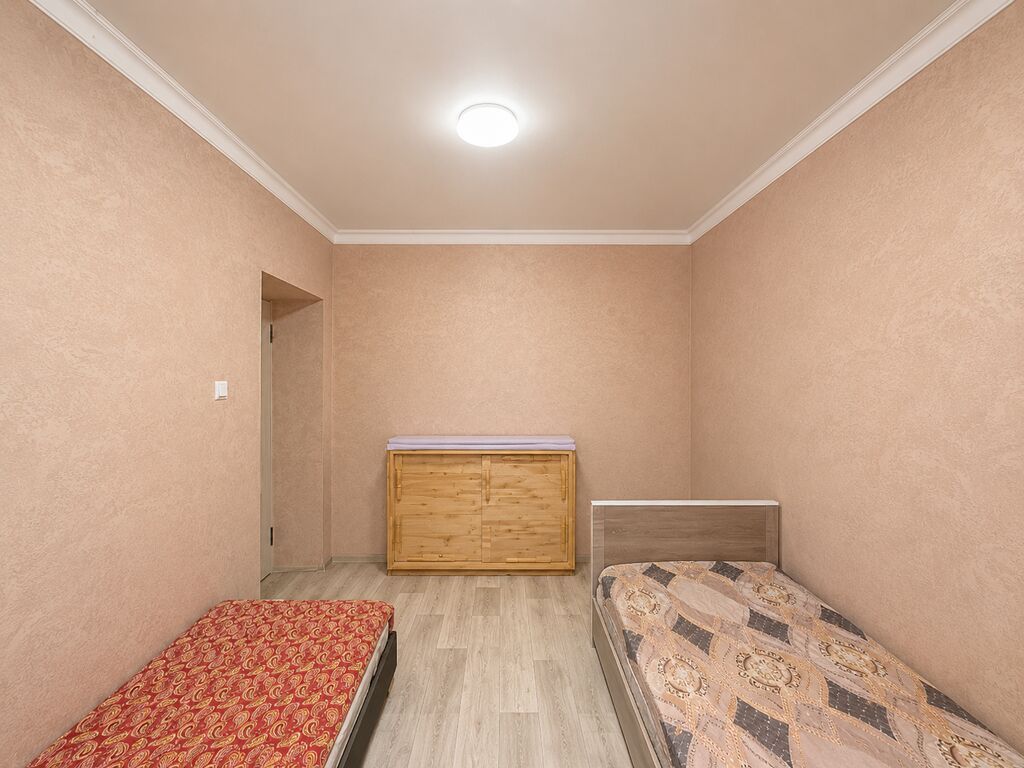 3 комнаты, 55 м², Заря Индивидуалка, 2 этаж, Косметический ремонт: фото 1