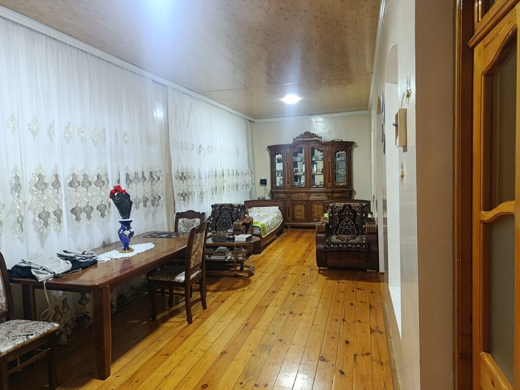 4 otaqlı, 700 kv. m, Yeni təmirli