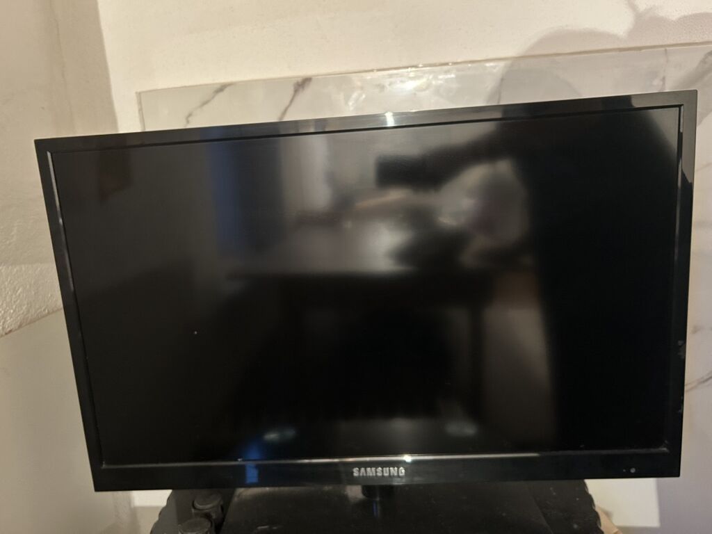 Телевизор Samsung с подставкой - Диагональ экрана ориентировочно: фото 3