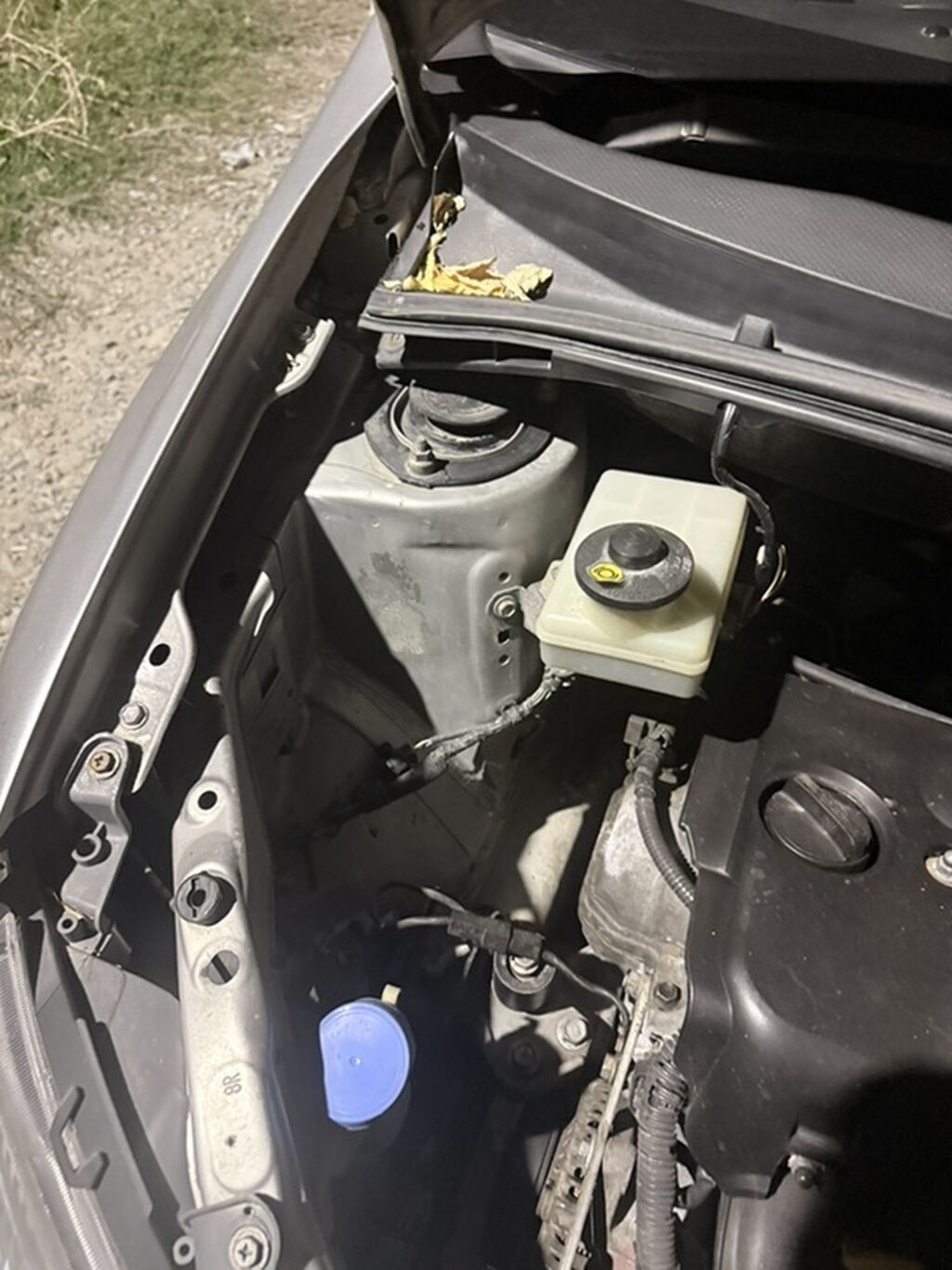 Продается Toyota Ist, 2004 г., хэтчбэк, Бишкек: фото 7