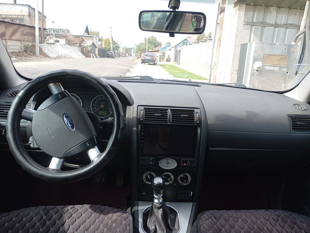 Ford Mondeo: 2002 г., 2 л, Механика, Бензин, Седан: фото 2