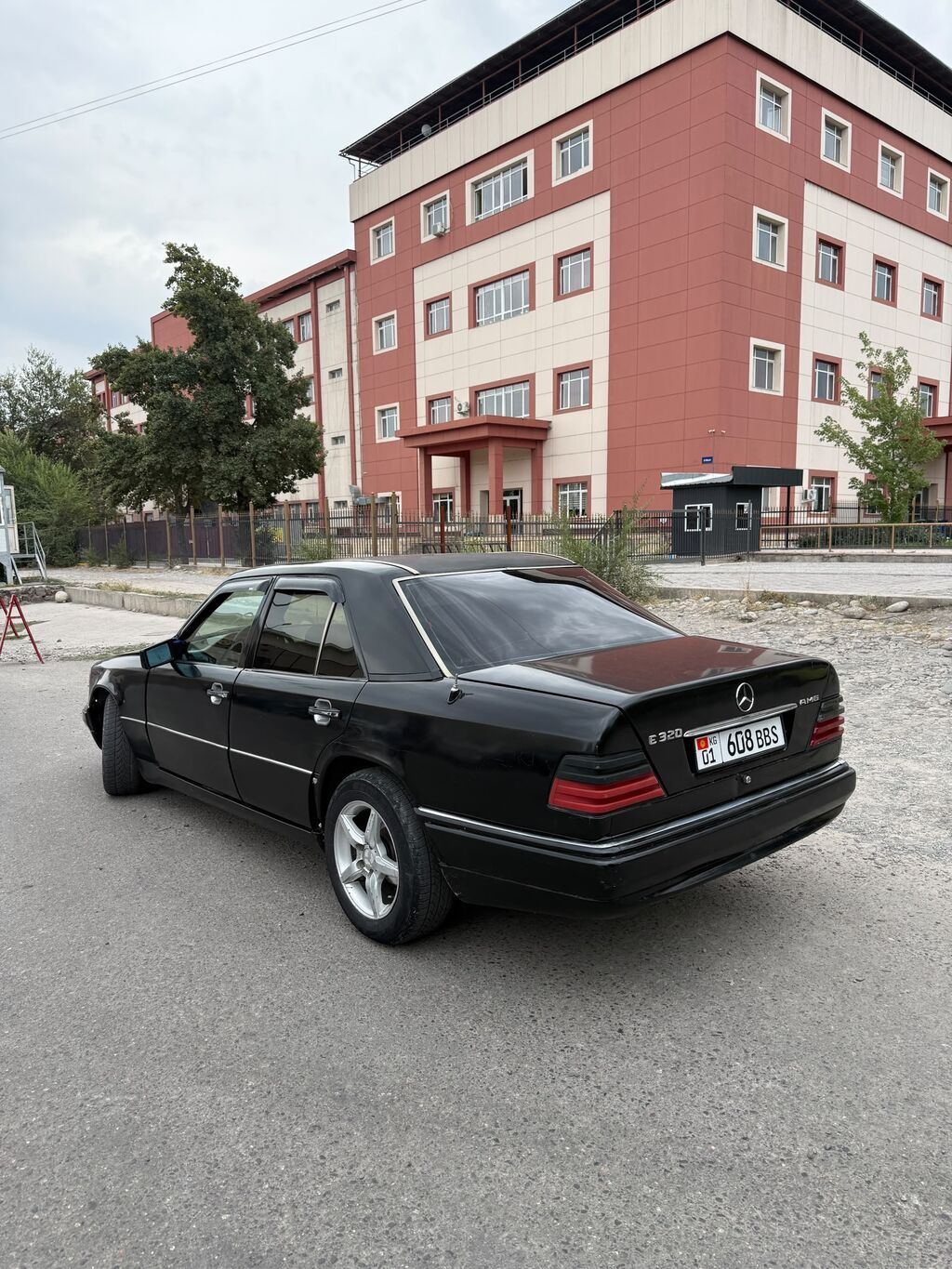 Mercedes-Benz W124: 1993 г., 2.8 л, Механика, Бензин, Седан: фото 4