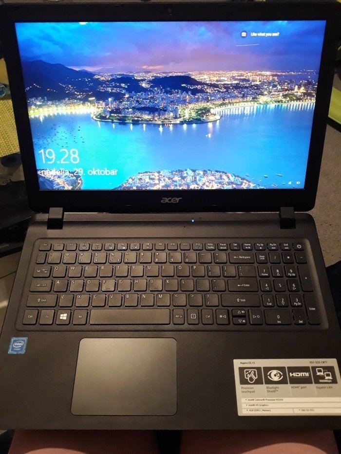 laptop acer kao nov bukvalno jako malo koriscen vredi laptop acer kao nov bukvalno jako malo koriscen vredi