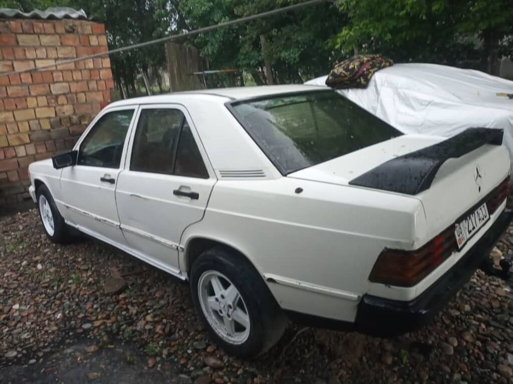 Mercedes-Benz 190: 1989 г., 2 л, Механика, Дизель, Седан: фото 2