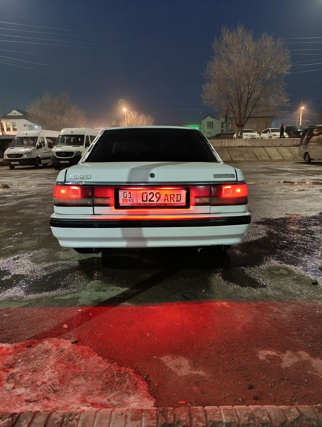 Mazda 626: 1989 г., 2 л, Механика, Бензин, Седан: фото 2