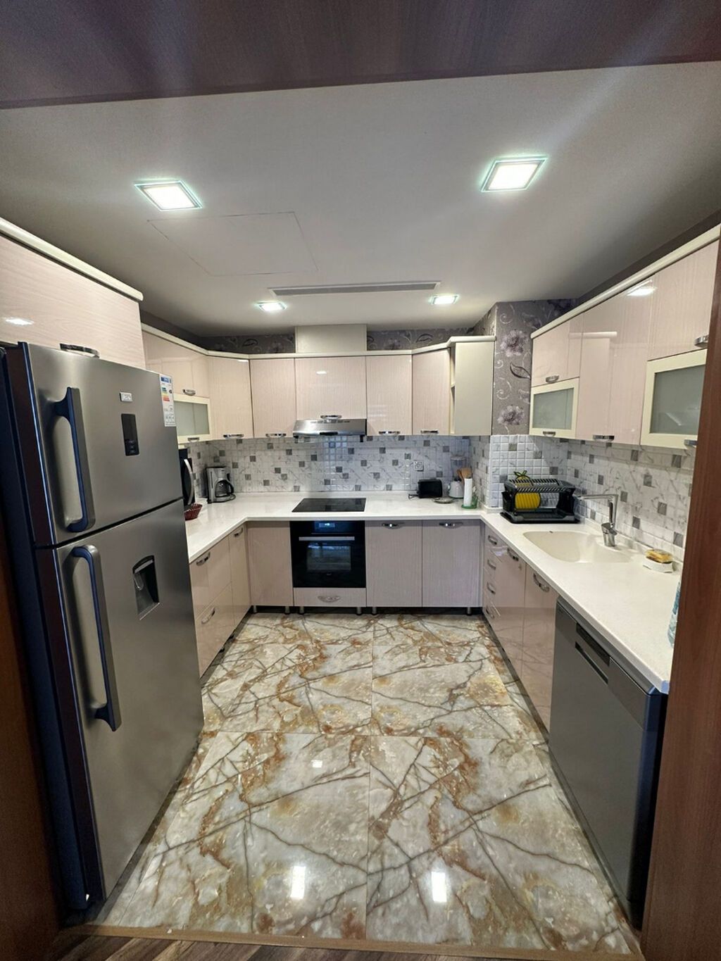 ✨ Port Baku-da 94 m² Əla Təmirli, Komfortlu Mənzil Kirayə Verilir! ✨