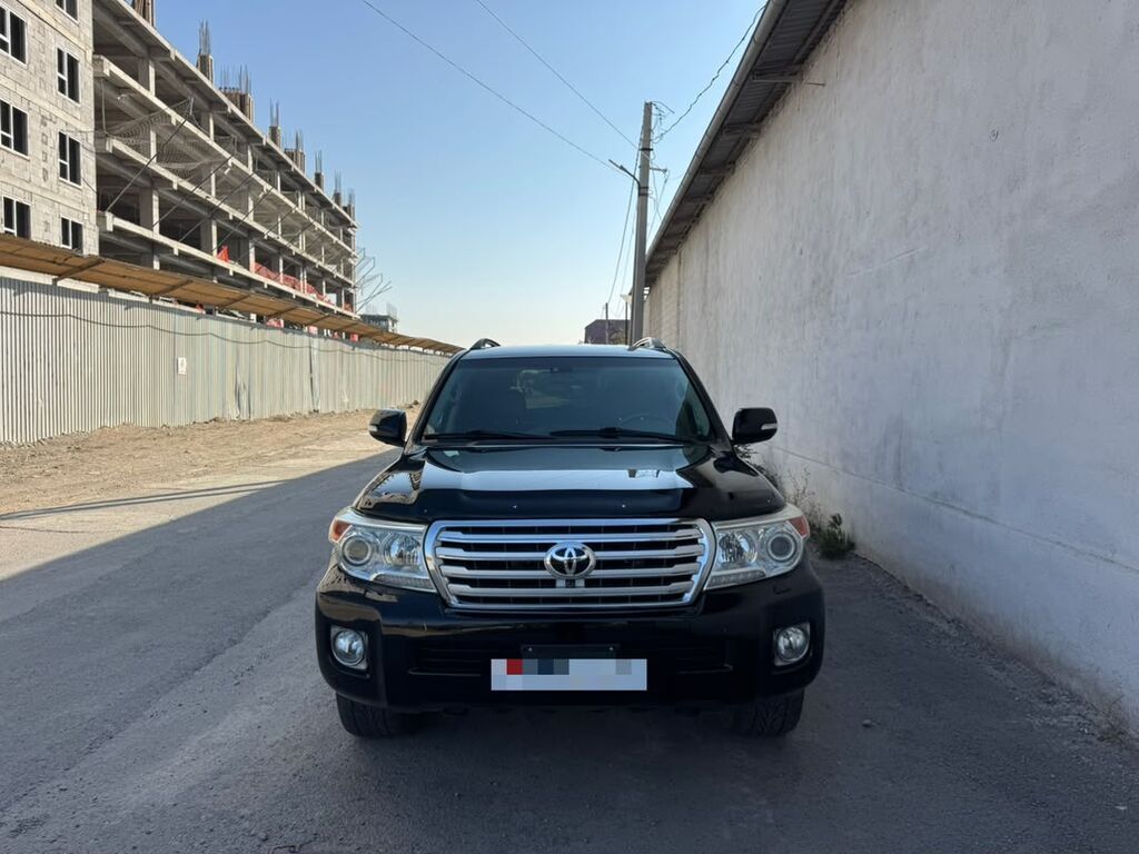 Toyota Land Cruiser: 2013 г., 4.6 л, Автомат, Газ, Внедорожник: фото 1
