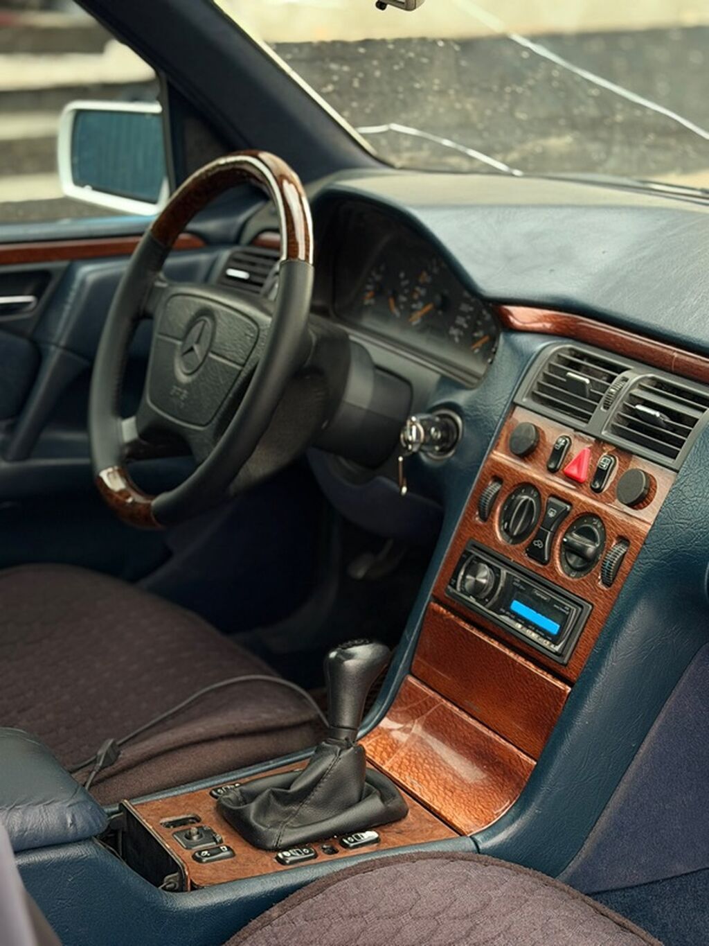 Mercedes-Benz E-Class: 1998 г., 2 л, Механика, Газ, Седан: фото 5