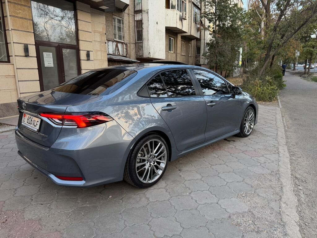 Toyota Corolla: 2023 г., 1.8 л, Автомат, Гибрид, Седан: фото 2