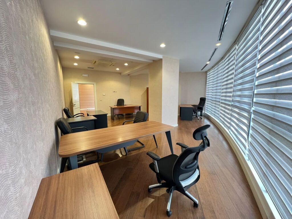 BİZNES MƏRKƏZİNDƏ OFİSLƏR İCARƏYƏ VERİLİR Əlverişli biznes mərkəzində