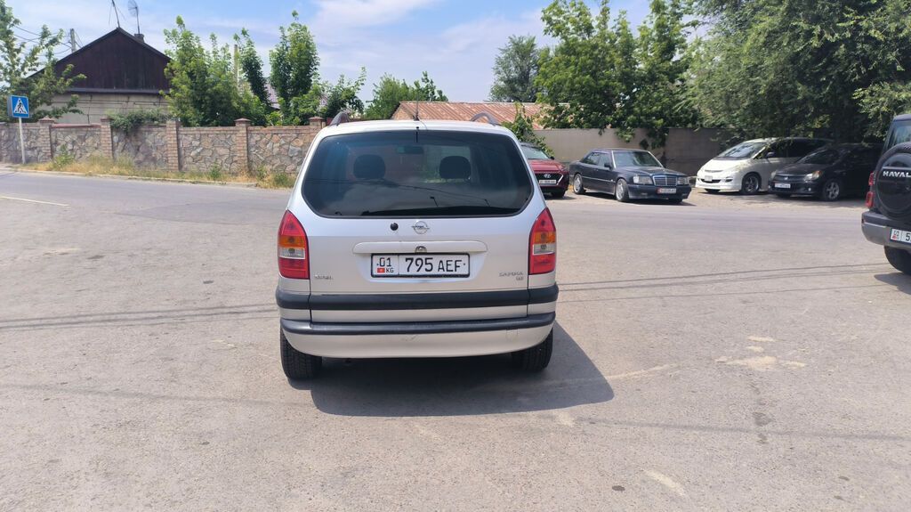 Opel Zafira: 2002 г., 1.8 л, Механика, Бензин, Минивэн: фото 3