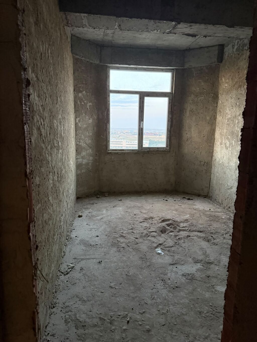 Mənzil Xırdalanda Blue City yaşayış kompleksində girişdə 1-ci binanın