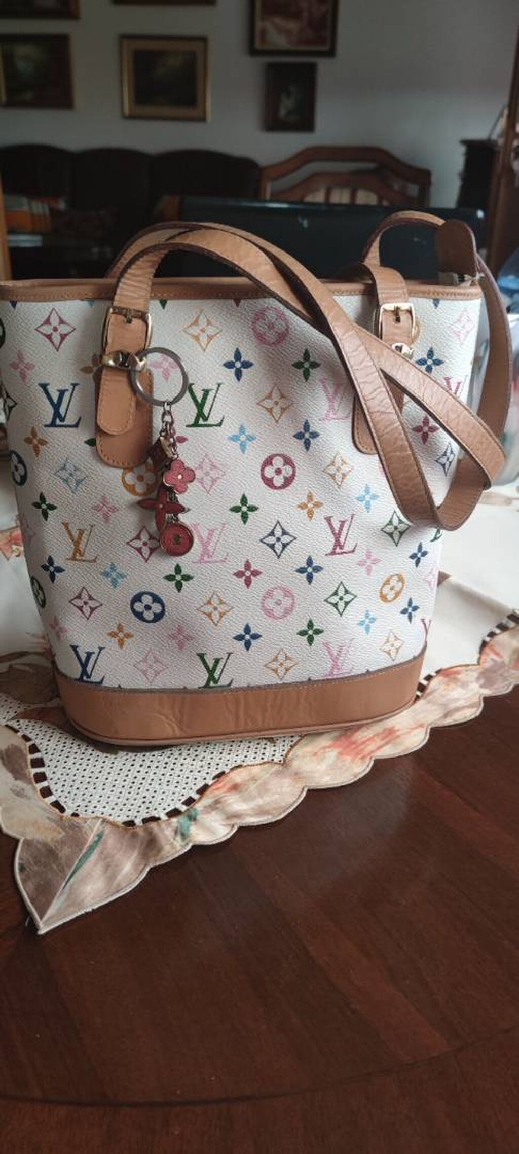 Prelepa Louis Vuitton torba-tasna Nosena je: 4500 RSD ➤ Torbe