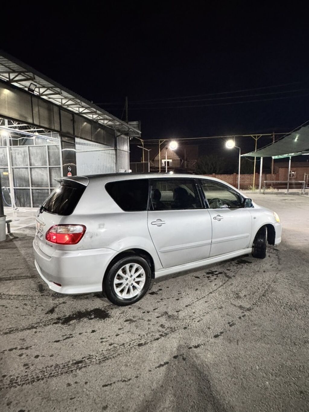 Toyota Ipsum: 2003 г., 2.4 л, Автомат, Бензин, Минивэн: фото 5