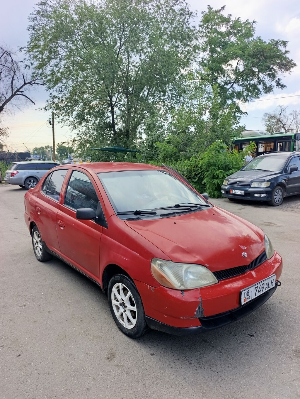 Toyota Platz: 1999 г., 1.5 л, Автомат, Бензин, Седан: фото 2