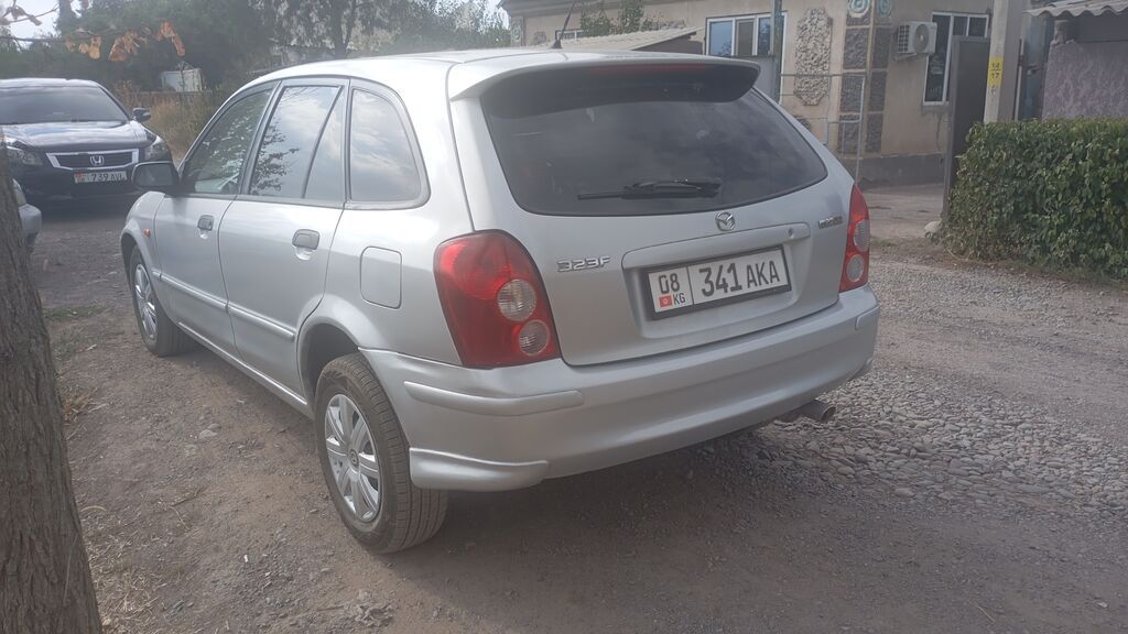 Mazda 323: 2002 г., 1.6 л, Механика, Бензин, Хэтчбэк: фото 3