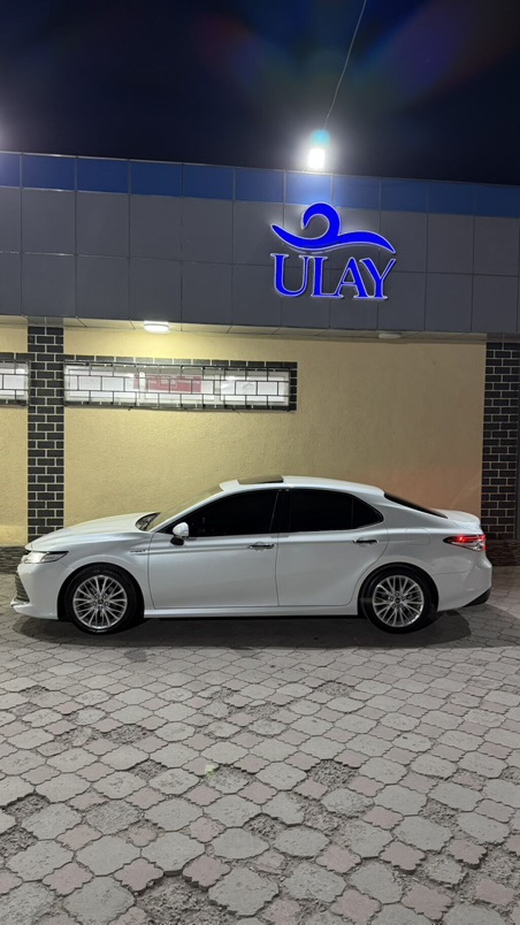 Toyota Camry: 2019 г., 2.5 л, Вариатор, Гибрид, Седан: фото 4