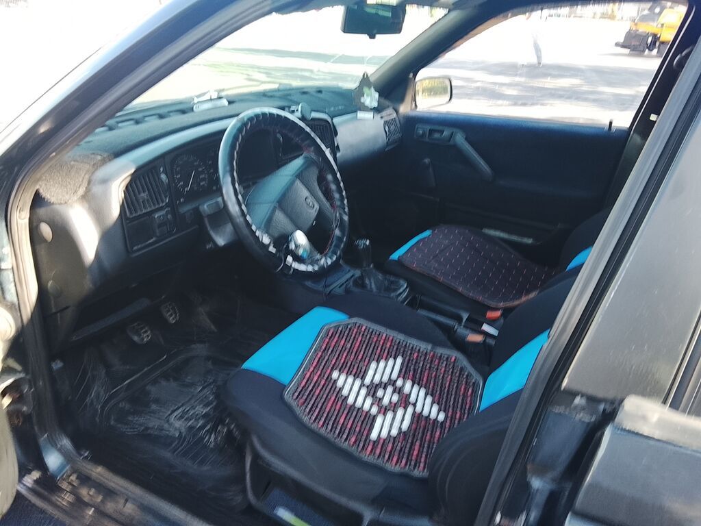 Volkswagen Passat: 1993 г., 1.8 л, Механика, Бензин, Универсал: фото 6