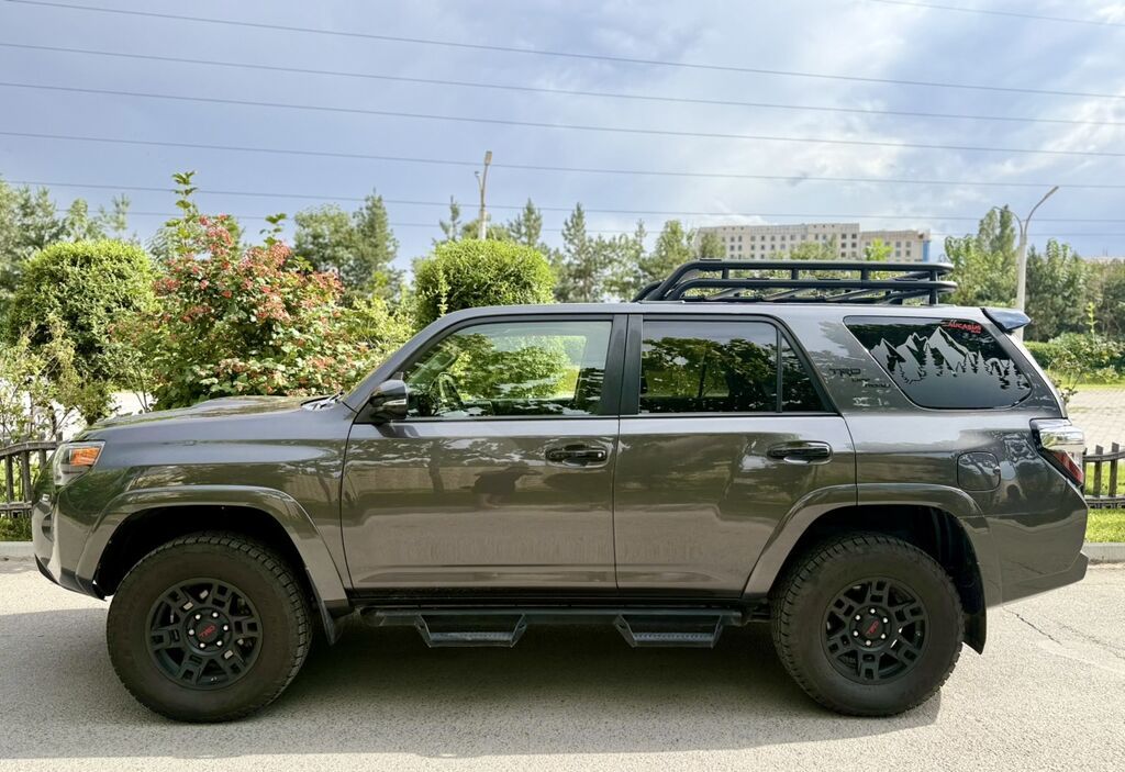 Toyota 4Runner: 2020 г., 4 л, Автомат, Бензин, Внедорожник: фото 8