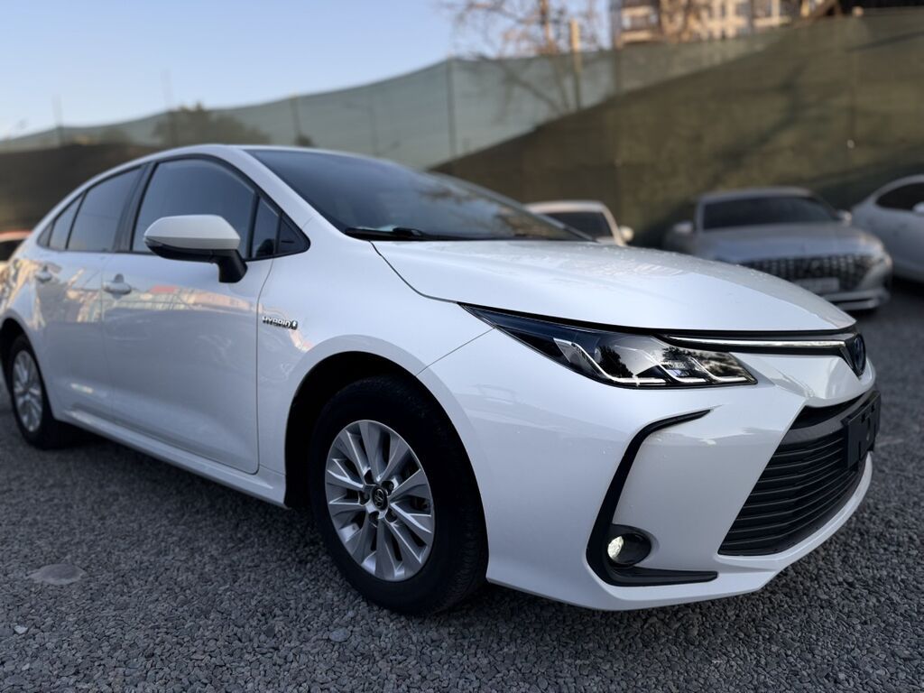 Toyota Corolla: 2022 г., 1.8 л, Вариатор, Гибрид, Хэтчбэк: фото 3