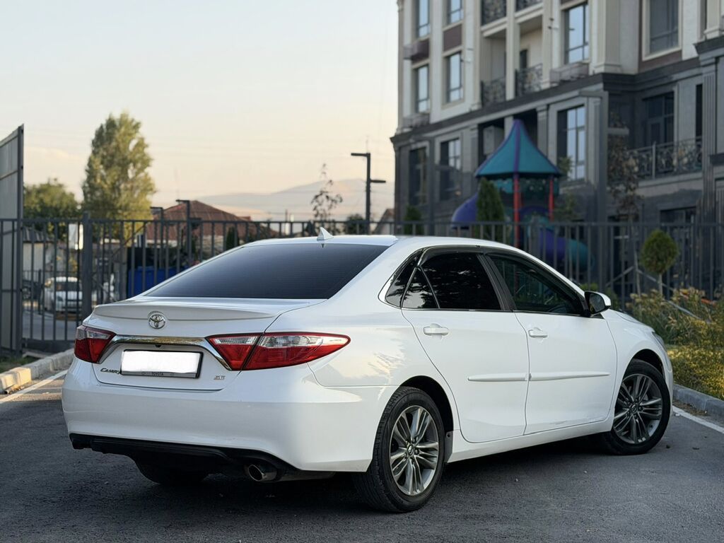 Toyota Camry: 2016 г., 2.5 л, Автомат, Бензин: фото 2