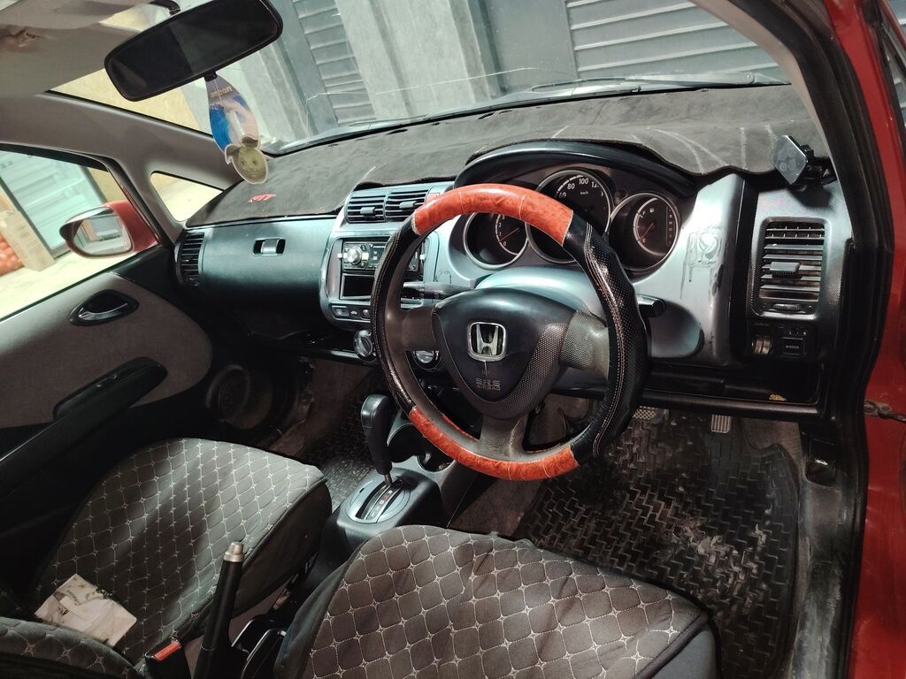 Honda Fit: 2003 г., Бензин, Хэтчбэк: фото 5