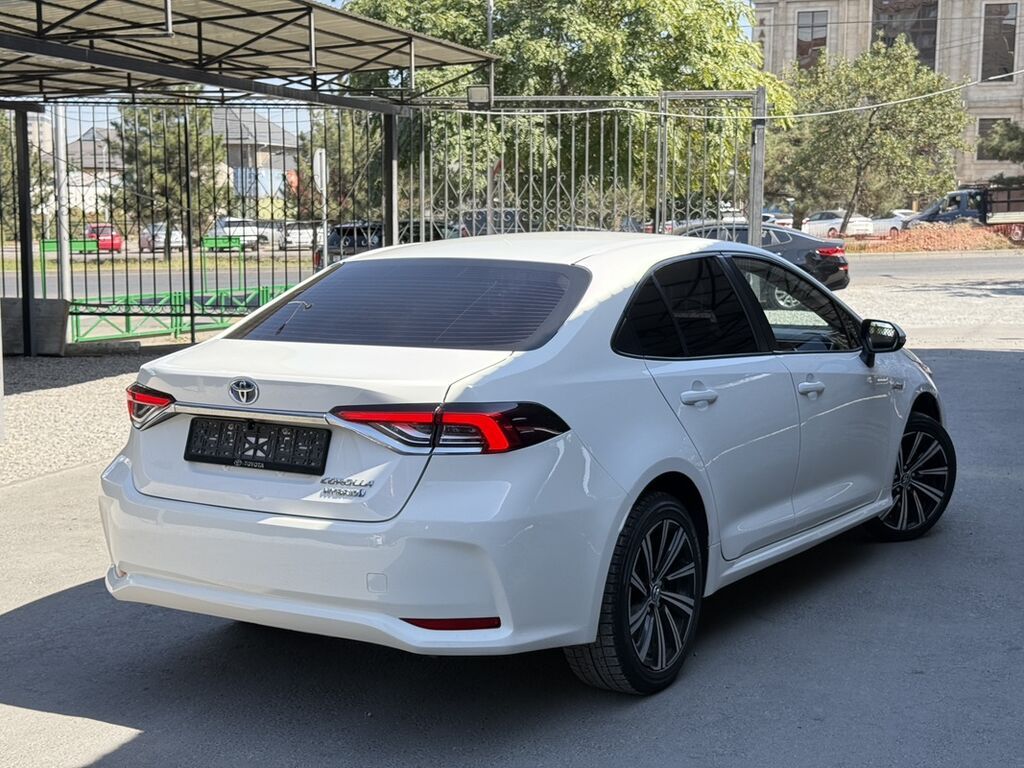 Toyota Corolla: 2020 г., 1.8 л, Вариатор, Гибрид, Седан: фото 4