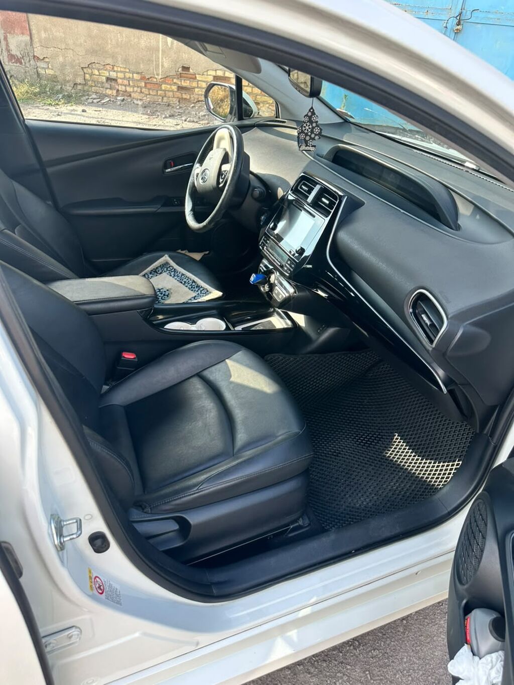 Toyota Prius: 2016 г., 1.8 л, Вариатор, Гибрид, Хэтчбэк: фото 4