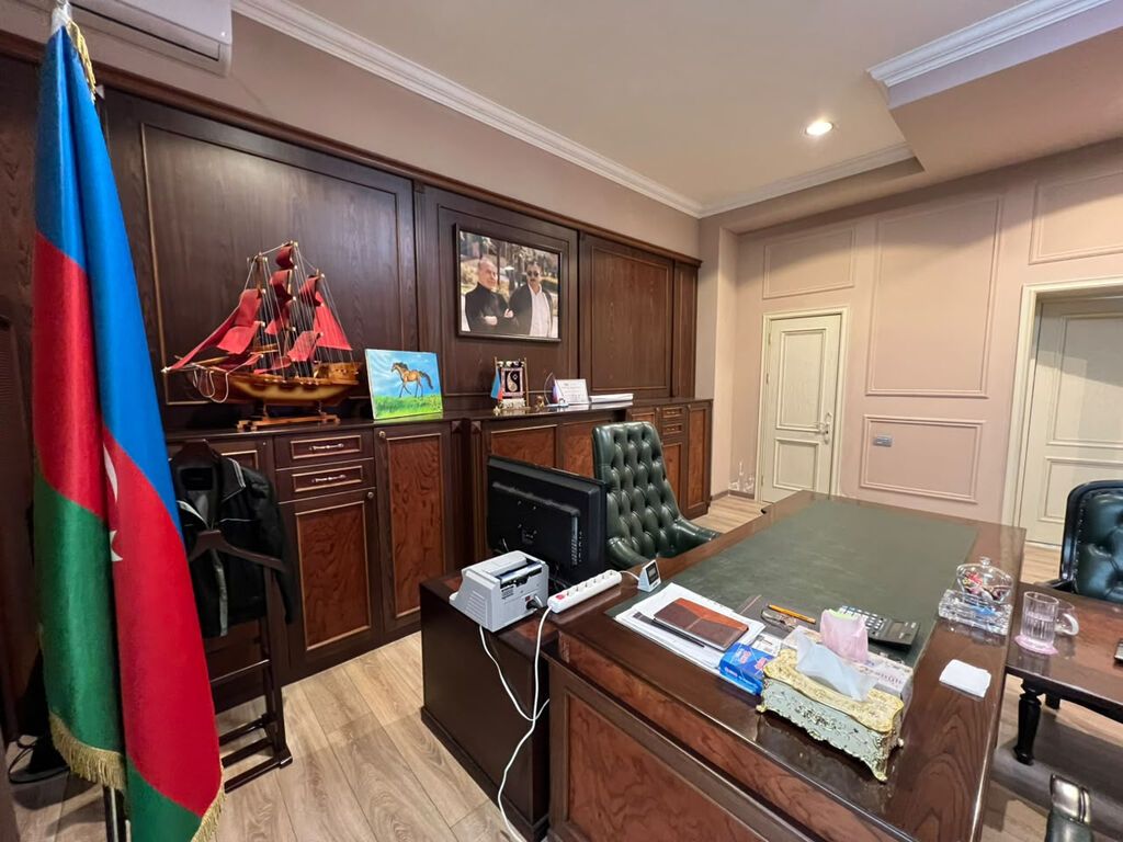 HEYDƏR ƏLİYEV MƏRKƏZİNƏ YAXIN 204 m² OFİS SATILIR - Lokasiya: Heydər