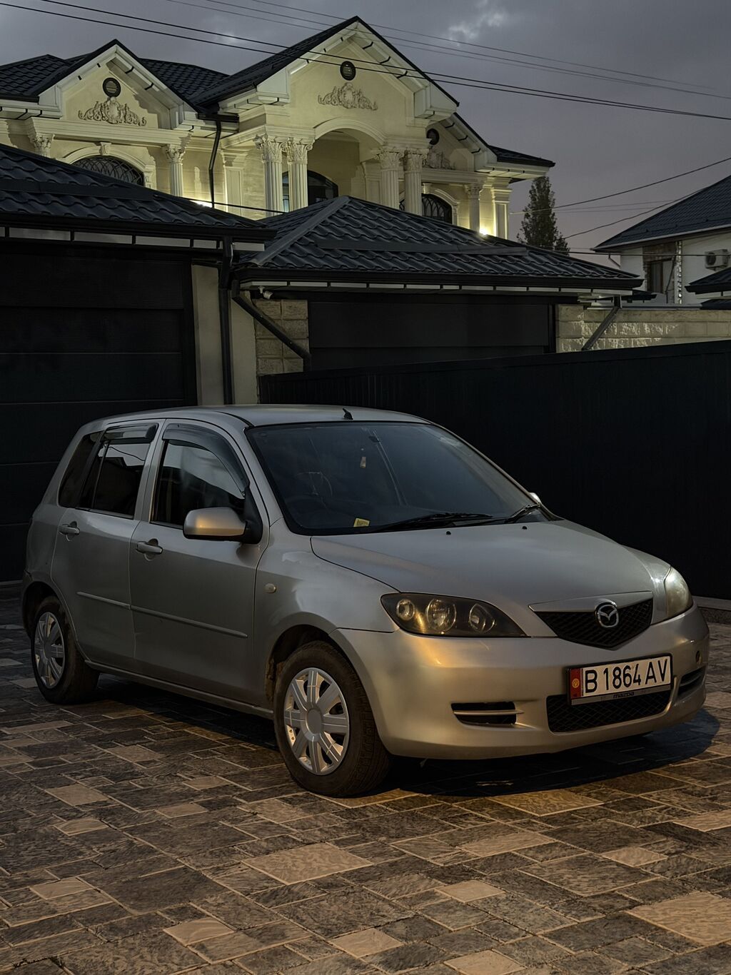 Mazda Demio: 2004 г., Автомат, Бензин, Хэтчбэк: фото 3