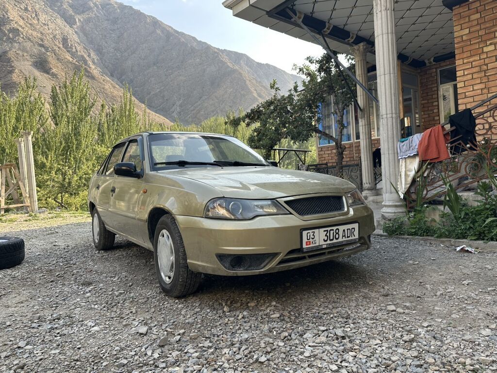 Daewoo Nexia: 2009 г., 1.5 л, Механика, Бензин, Седан: фото 2