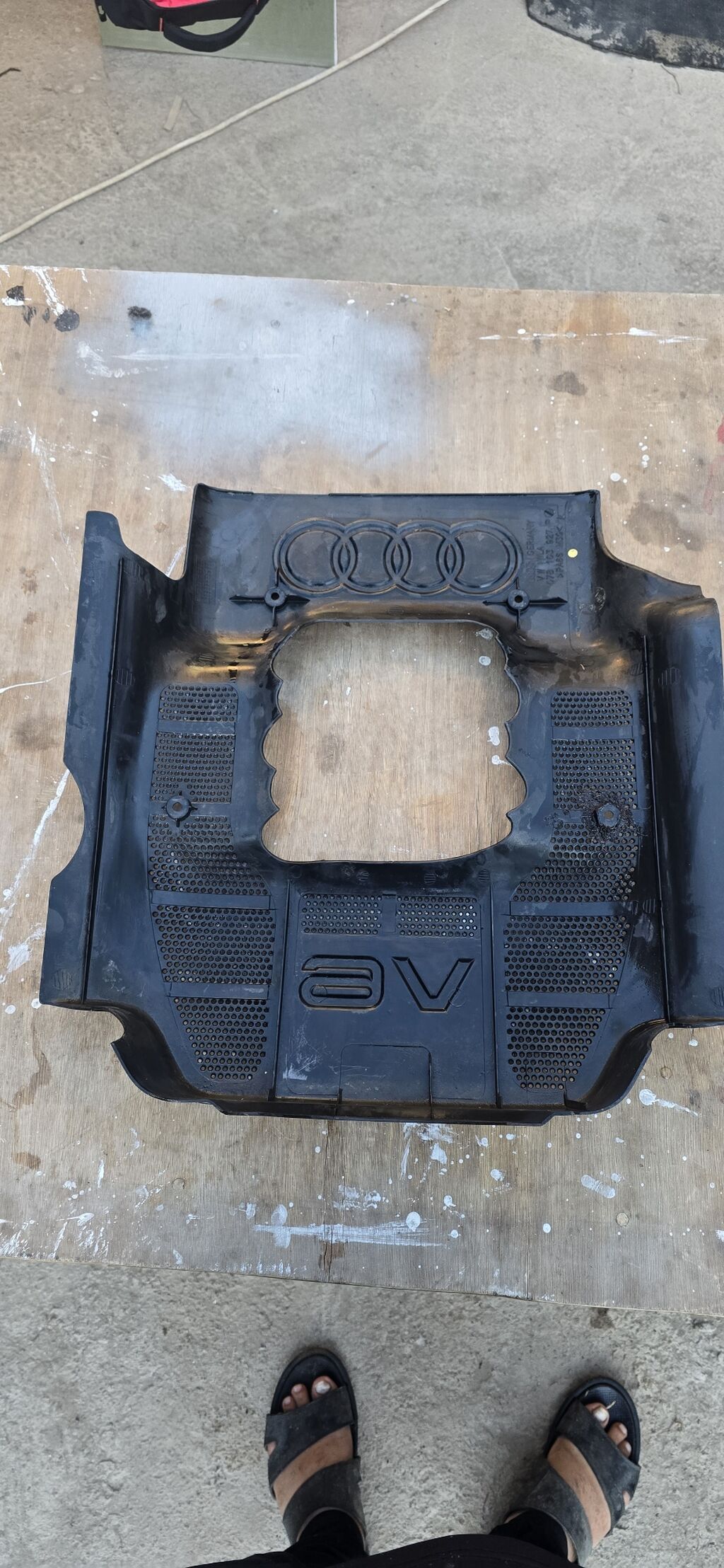 Декоративная крышка двигателя Audi V6 от кузова С5 горбатый 2.8 обьем: фото 2