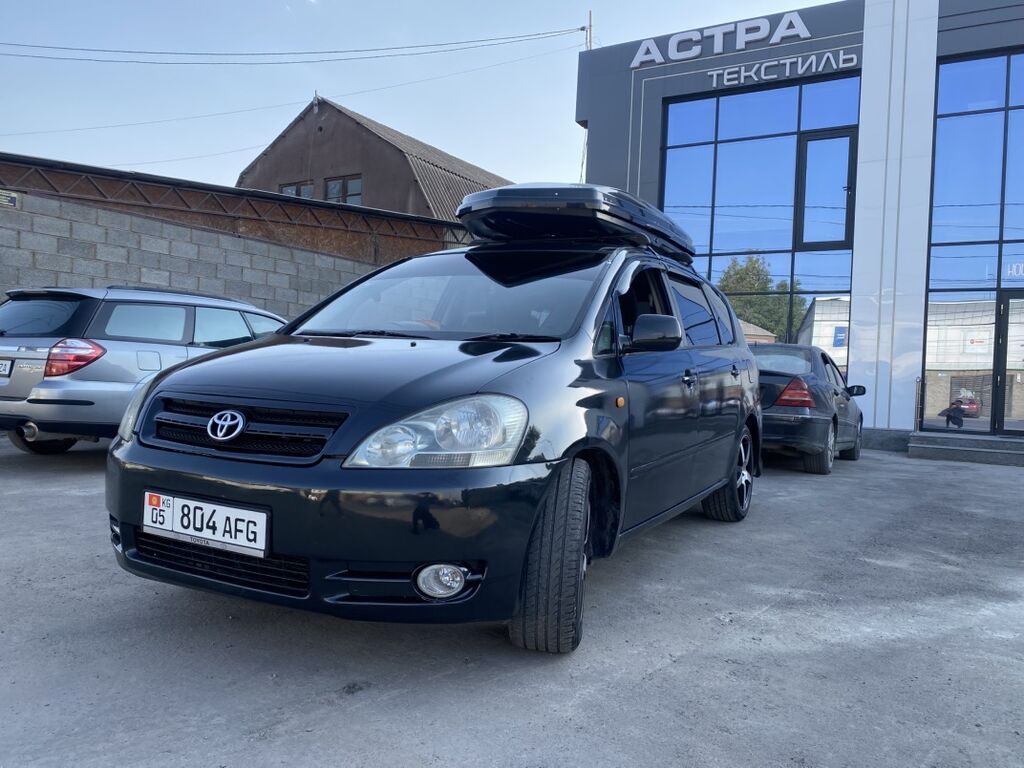 Toyota Ipsum: 2002 г., 2.4 л, Автомат, Бензин, Минивэн: фото 2