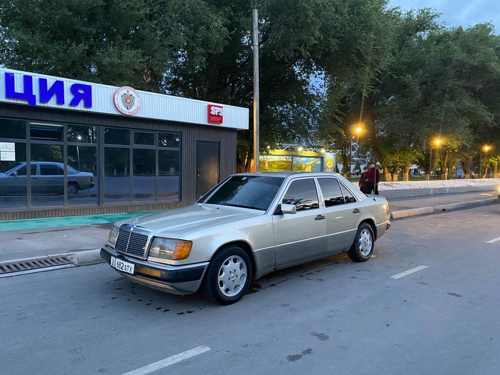 Mercedes-Benz W124: 1991 г., 2.3 л, Механика, Бензин, Седан — фото 5