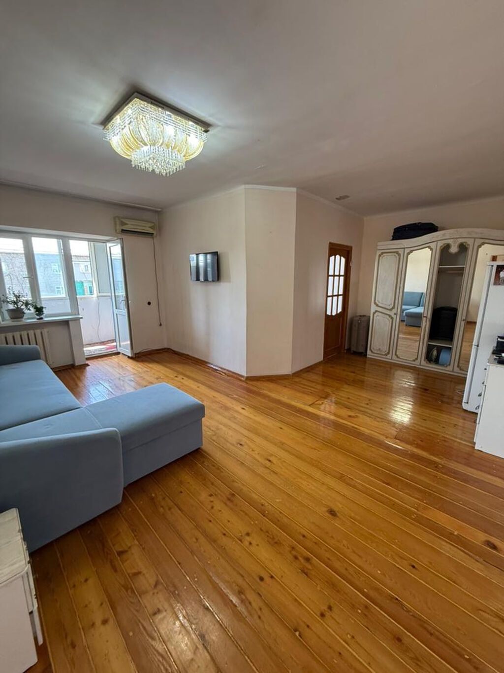 3 комнаты, 61 м², Индивидуалка, 5 этаж, Старый ремонт — фото 2