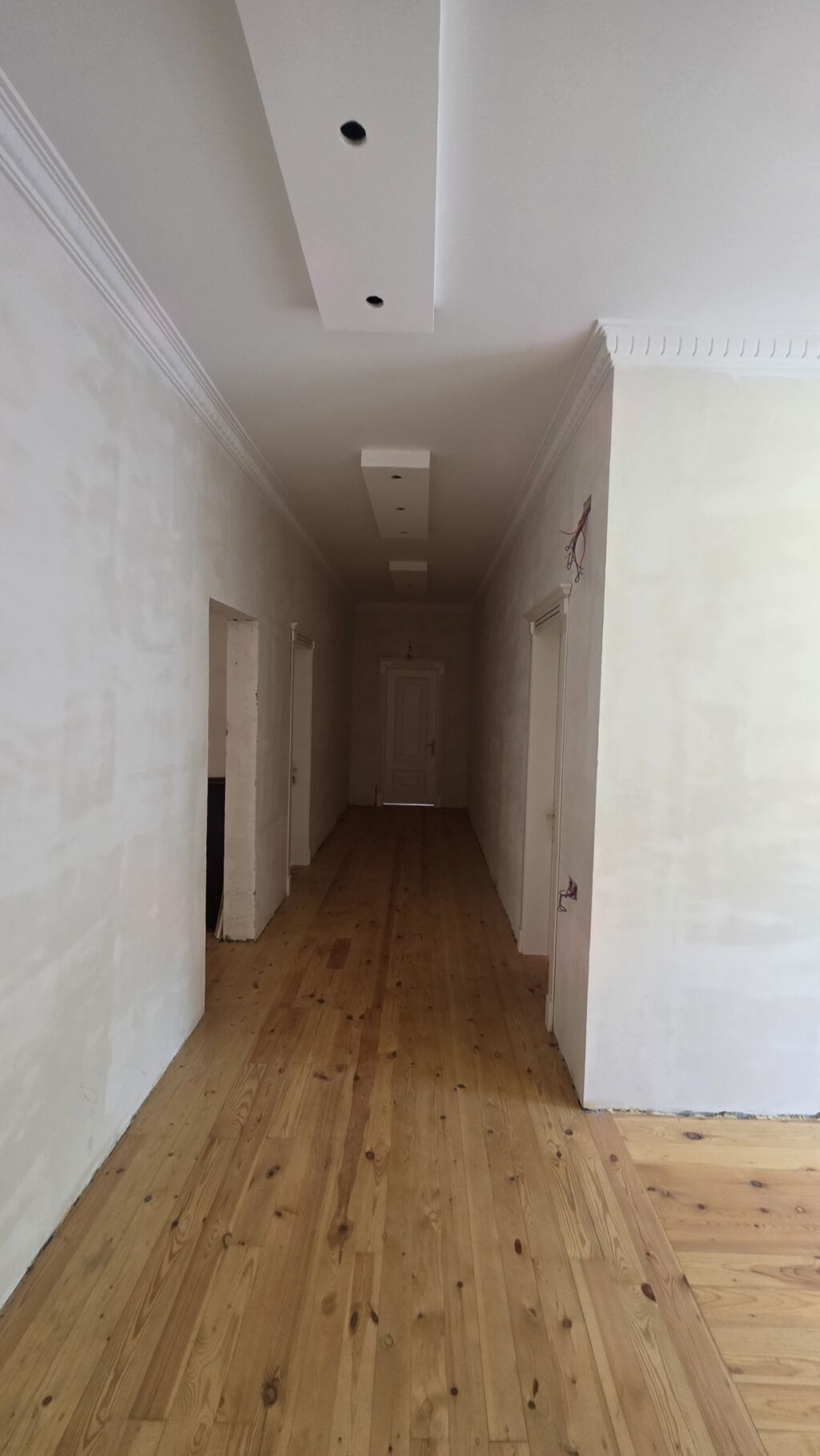 5 otaqlı, 145 kv. m, Təmirsiz