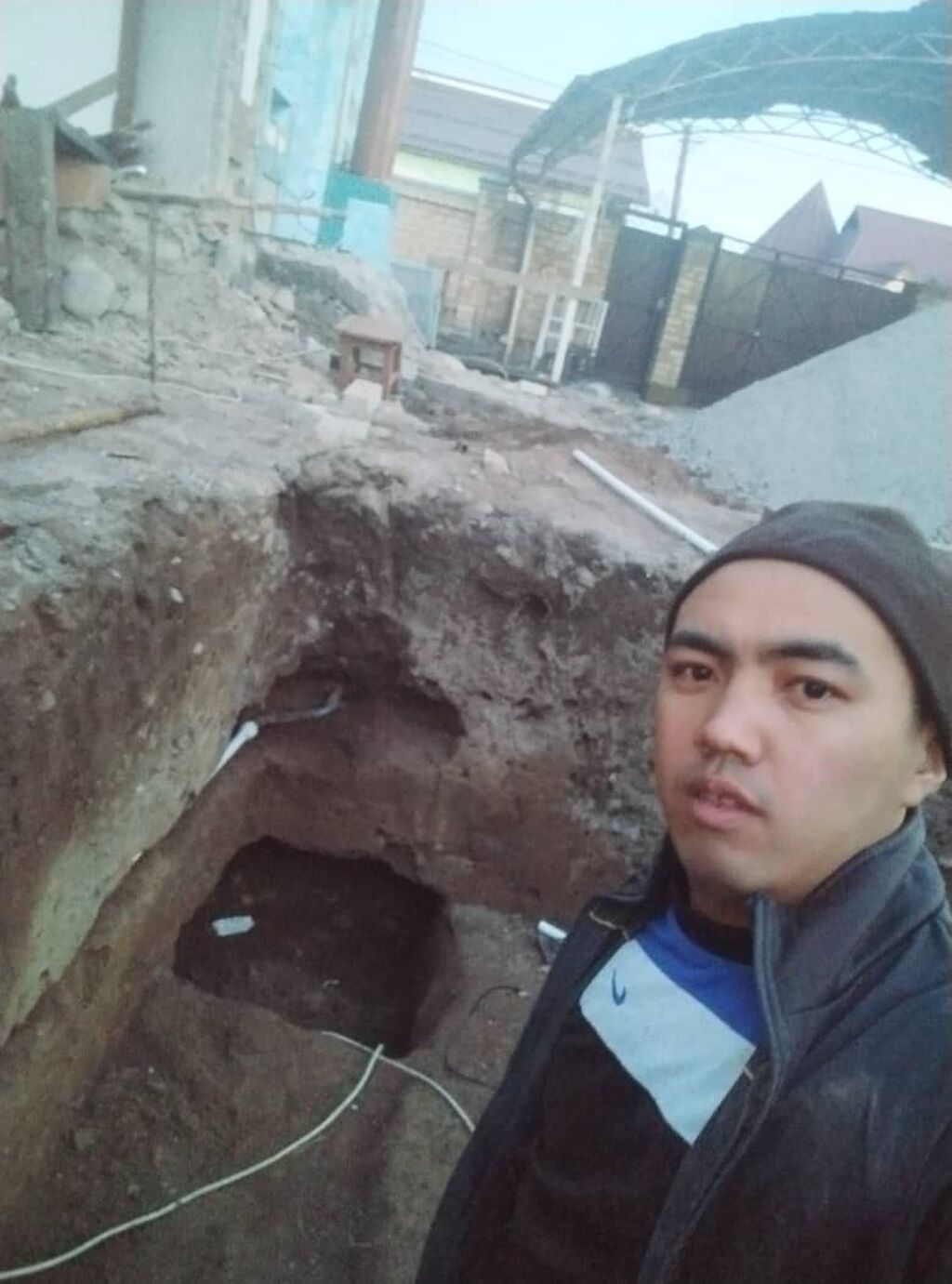 Земляные работы !!!! Копаем траншеи Копаем: 250 KGS ᐈ Сантехники ...