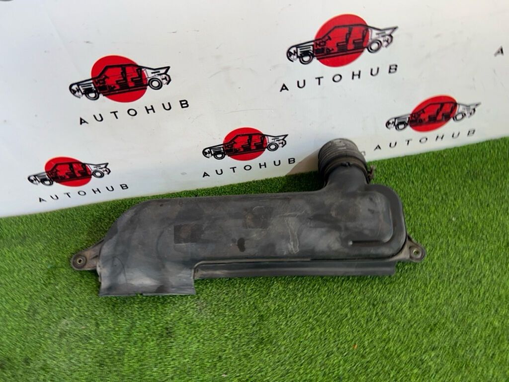 Воздуховод впускной Mazda Capella GW8W 1.8, год 2002 (б/у). -