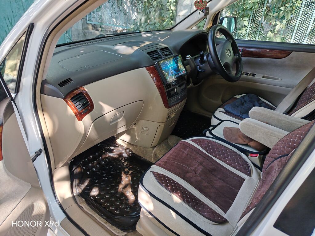 Toyota Ipsum: 2003 г., 2.4 л, Автомат, Газ, Минивэн: фото 3