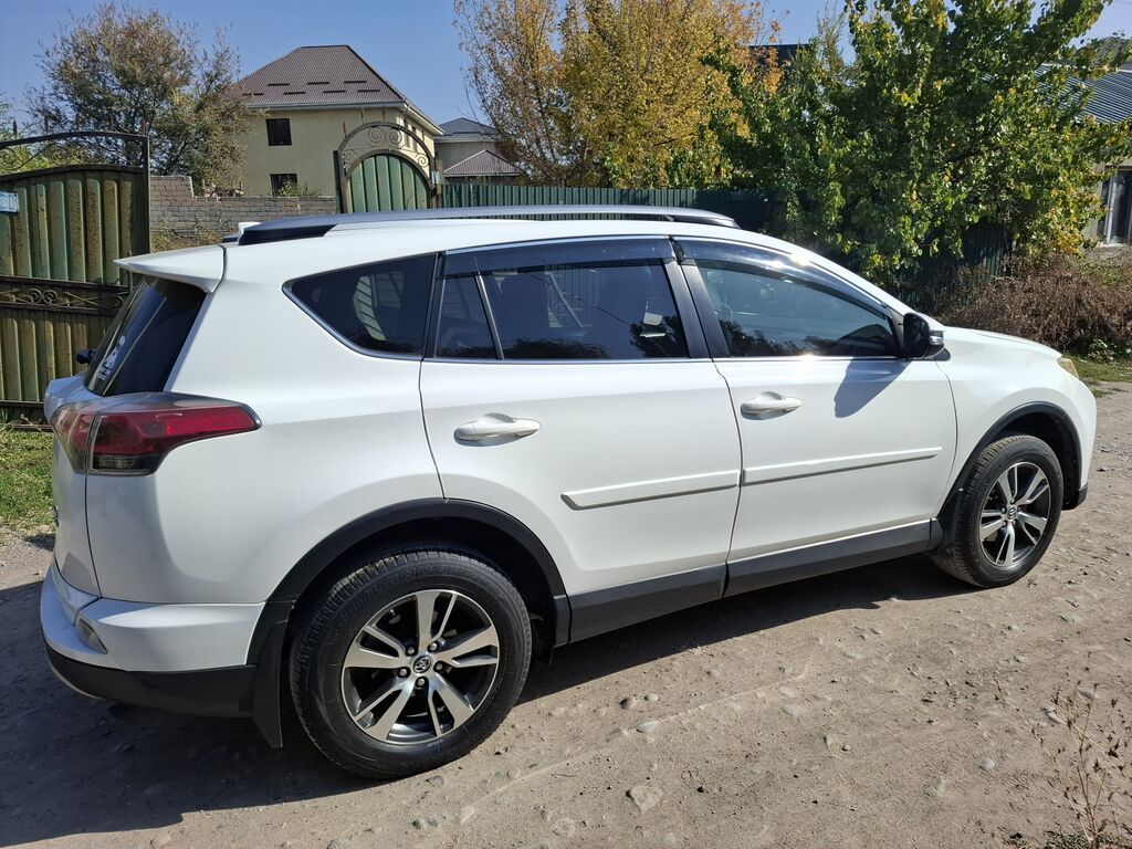 Toyota RAV4: 2017 г., Автомат, Бензин, Кроссовер: фото 5