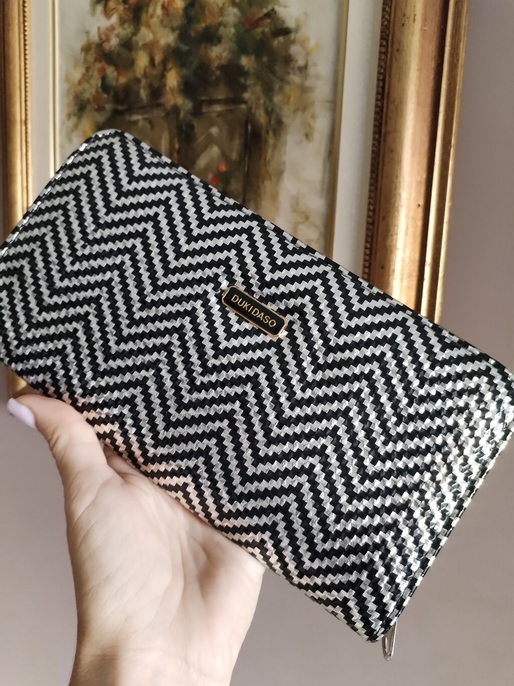 Novčanici: Duki Daso novcanik torbica
Kao nova
24*14