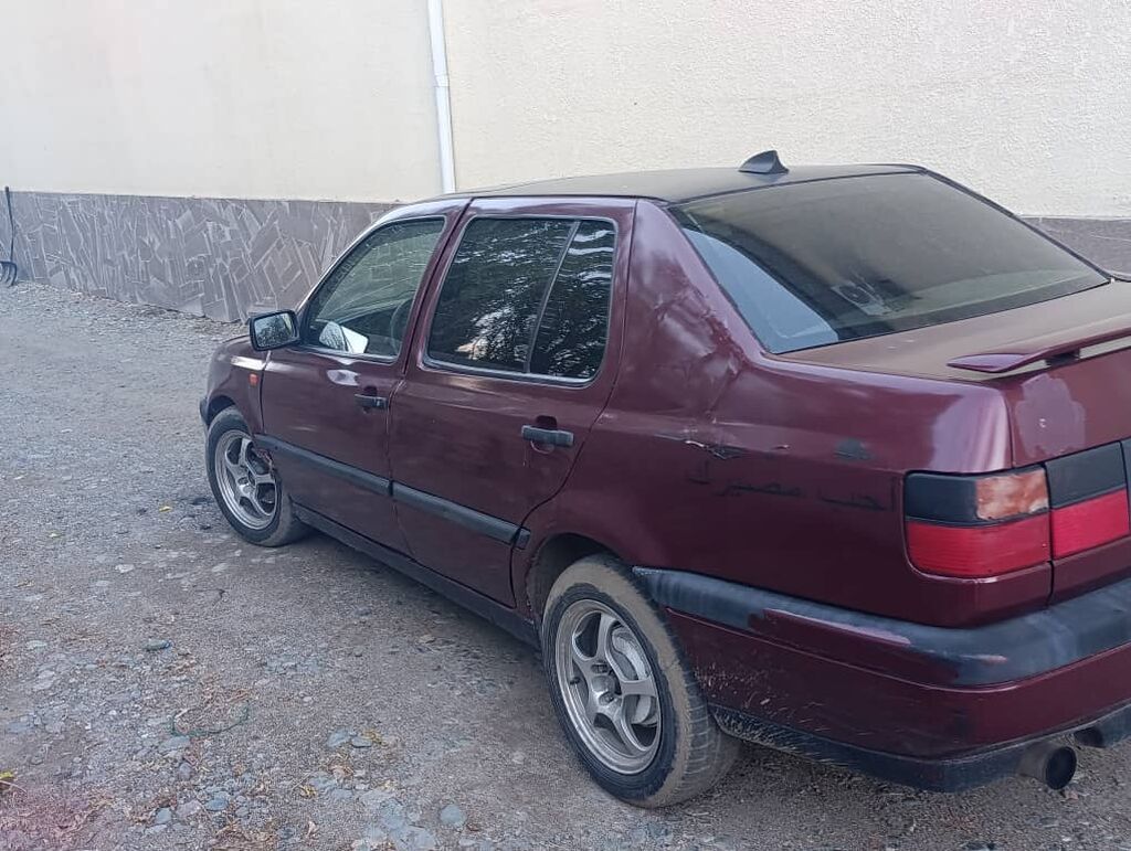Volkswagen Vento: 1993 г., Механика, Седан: фото 7