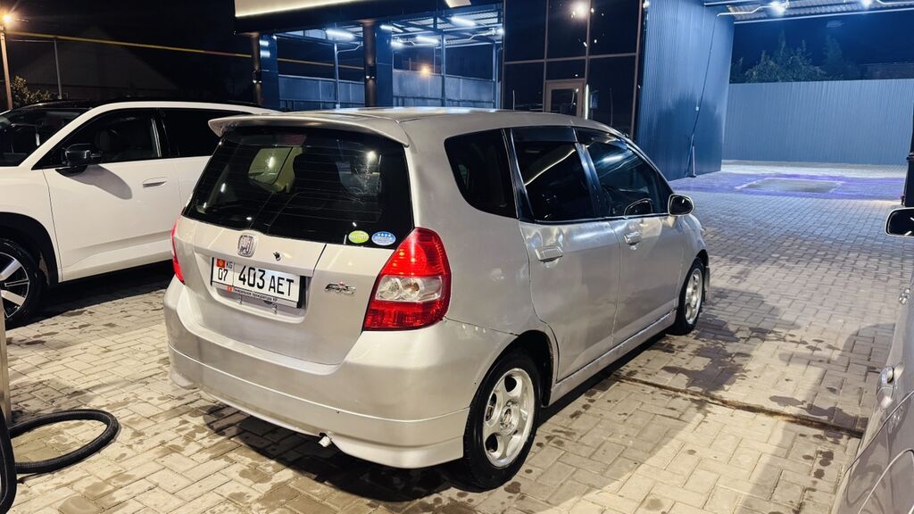 Honda Fit: 2002 г., 1.3 л, Автомат, Бензин, Хэтчбэк: фото 2