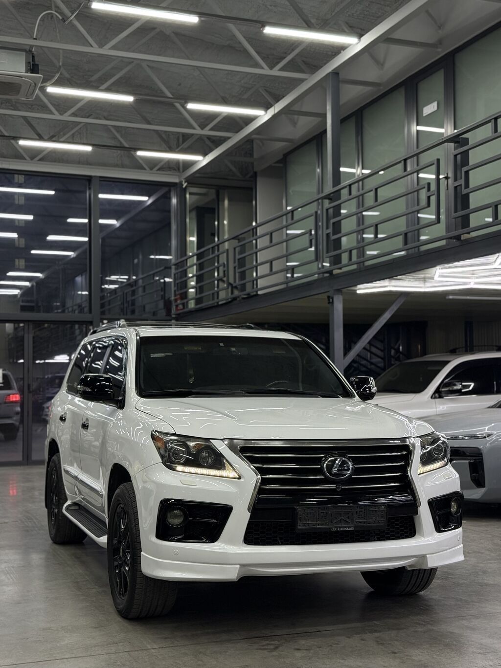 Lexus LX: 2015 г., 5.7 л, Автомат, Газ, Внедорожник: фото 3