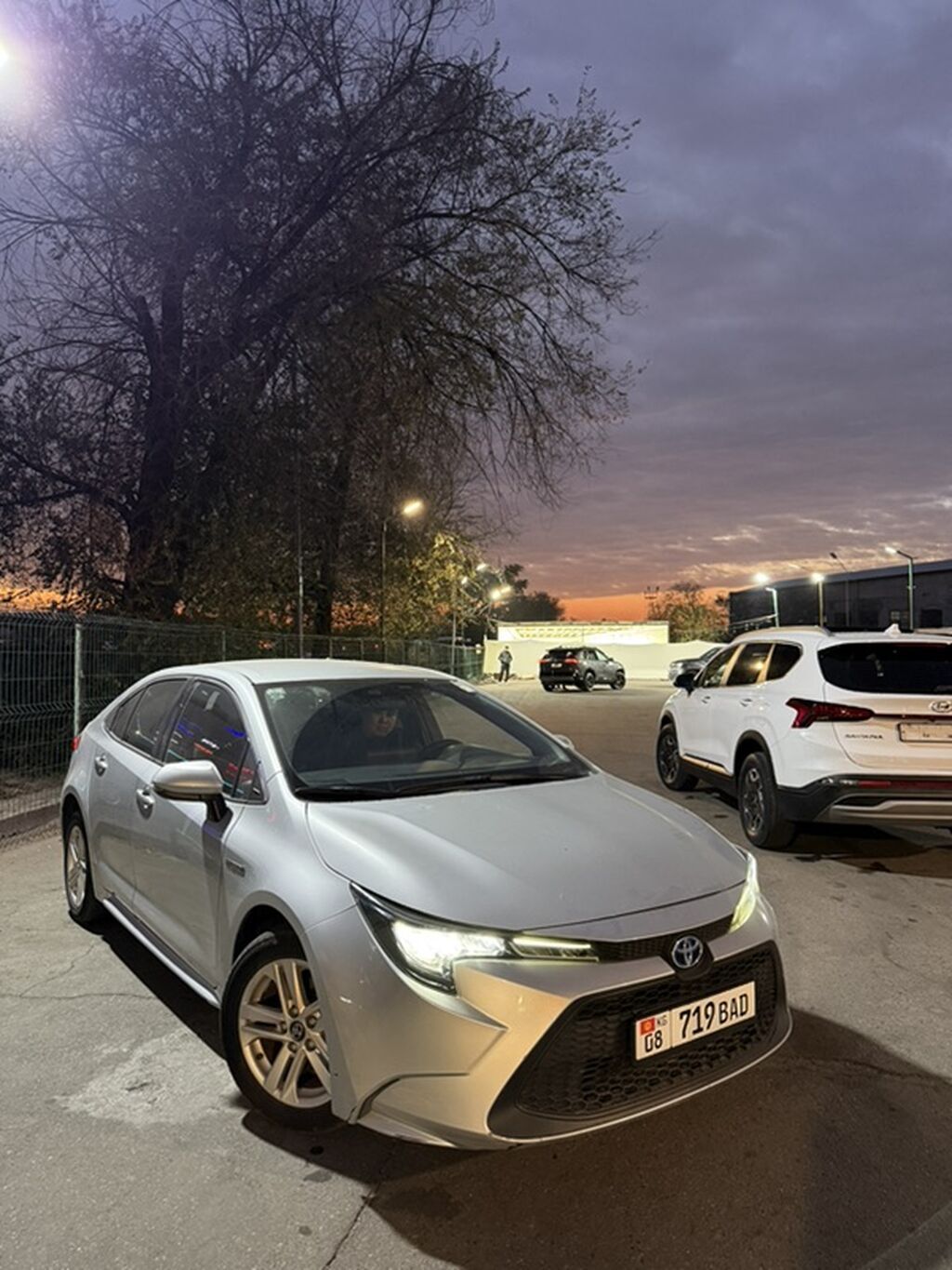 Toyota Corolla: 2020 г., 1.8 л, Вариатор, Гибрид, Седан: фото 1