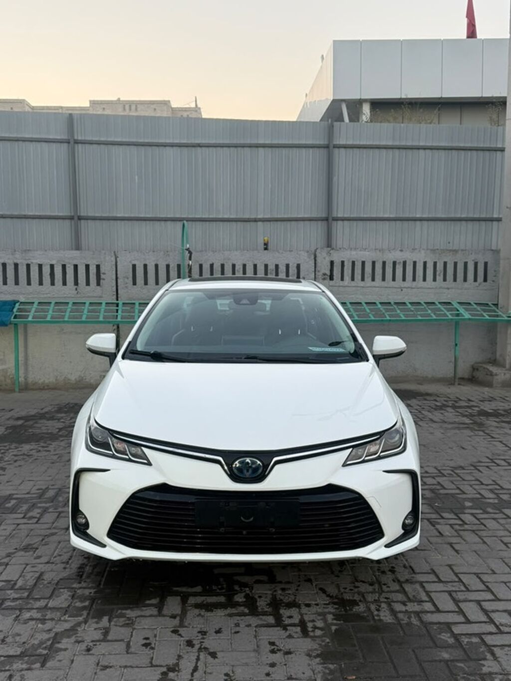 Toyota Corolla: 2021 г., Гибрид, Седан: фото 2