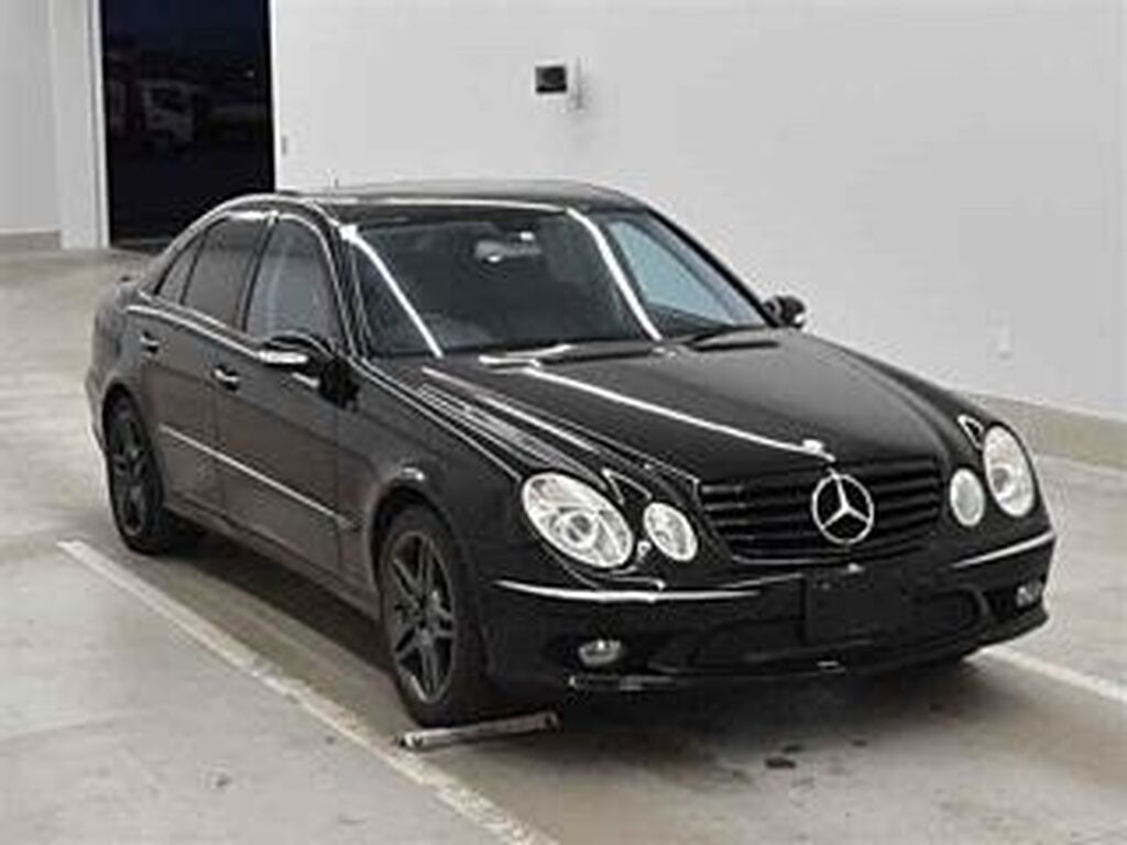 Дали мерседес. Mercedes e500 w211. У500 211 купить в Ташкенте.