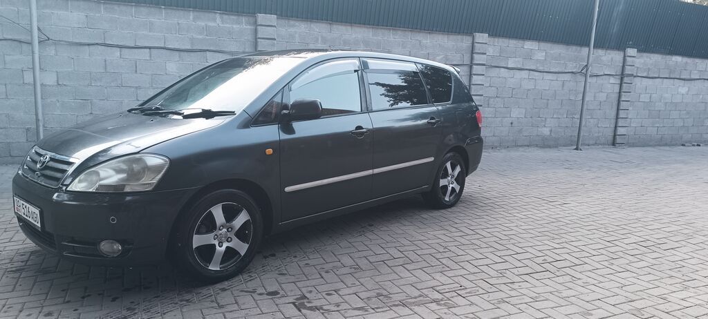 Toyota Ipsum: 2003 г., 2.4 л, Автомат, Бензин, Минивэн: фото 2