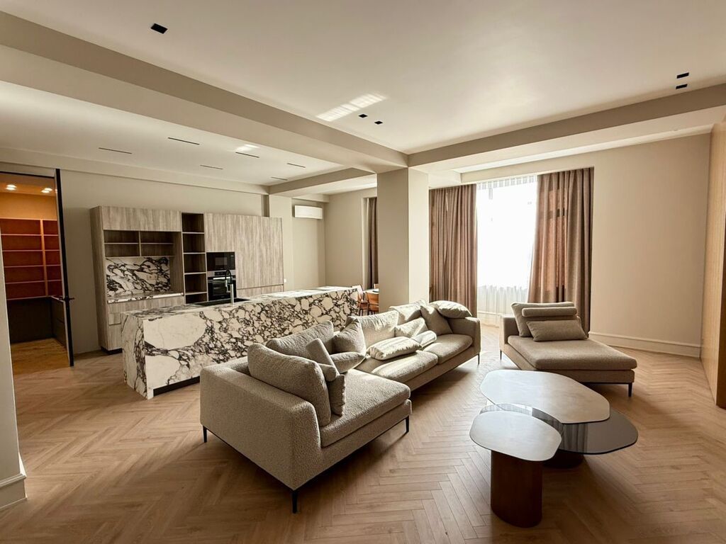 4 комнаты, 220 м², 8 мкр Элитка, 12 этаж, Дизайнерский ремонт: фото 1