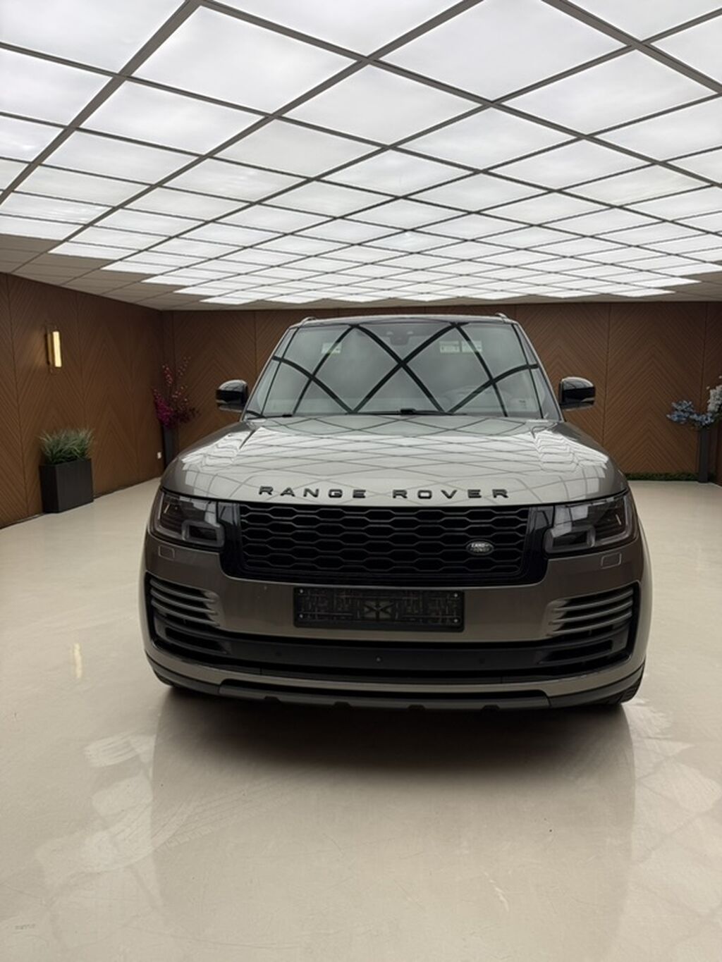 Land Rover Range Rover: 2018 г., 5 л, Автомат, Бензин, Внедорожник: фото 2